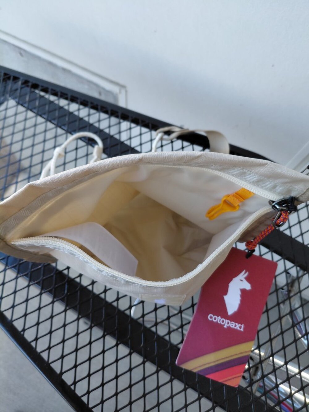 Cotopaxi Lightweight Crossbody Bag Cream Everyday Hiking Travel Bag NWT - Picture 3 of 6
